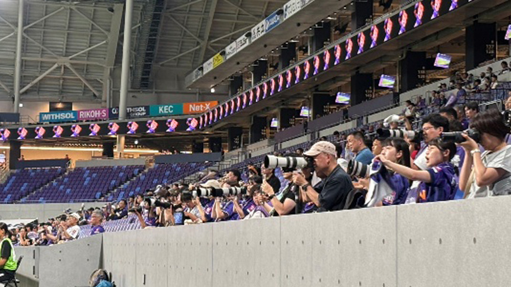 試合中:西田氏のアドバイスを受けながらプレイヤーズアイシートで撮影