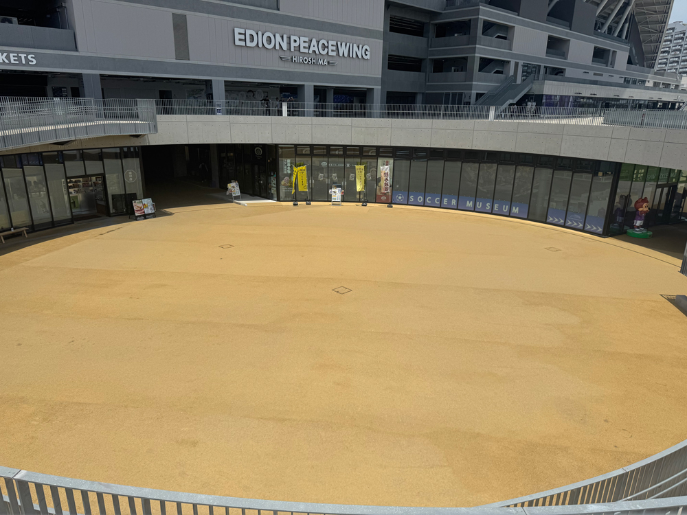 エディオンピースウイング広島1F 円形広場