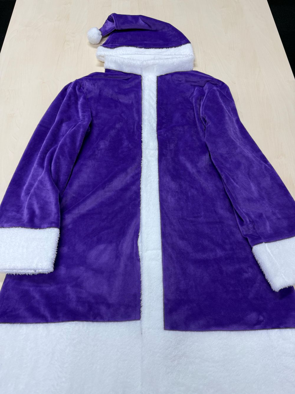 A賞：バイオレットクリスマス 特注サンタコスチューム