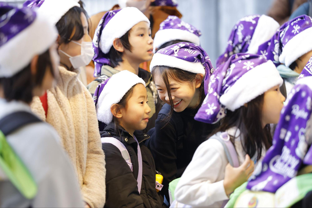 まずは“身にまとう”クリスマス体験から！