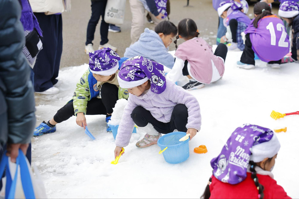 本物の雪が降る！？「スノーサンチェのひみつきち」
