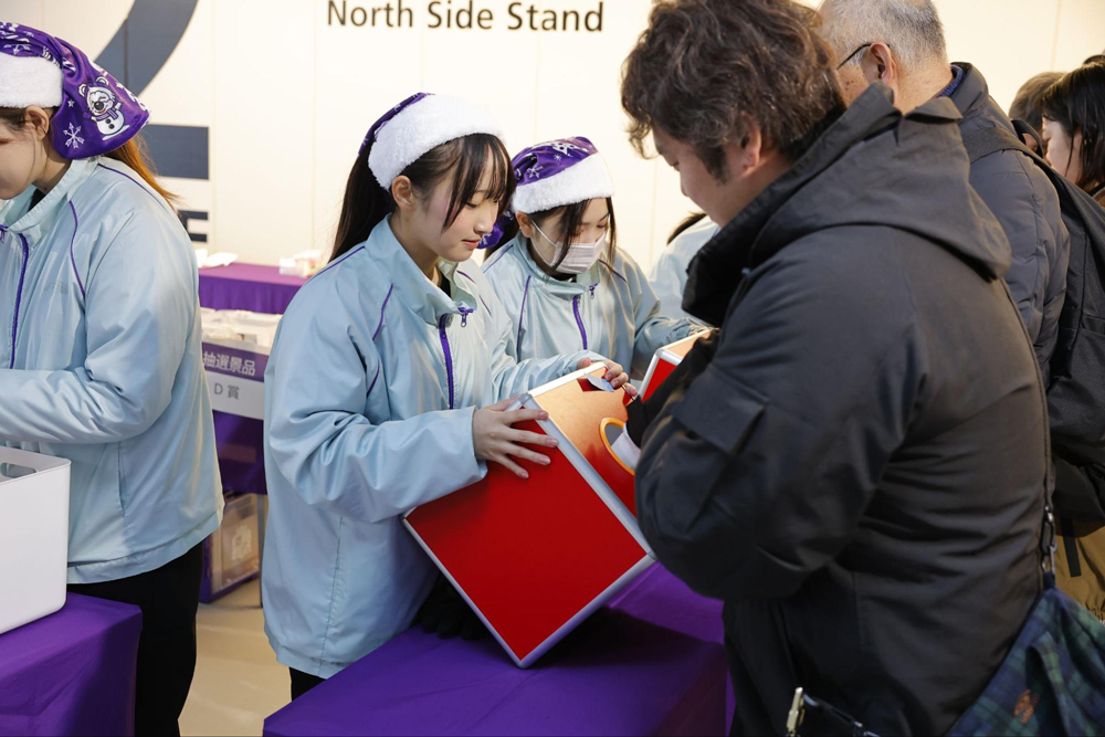 レジーナらしさ全開！自由すぎるクリスマス抽選会