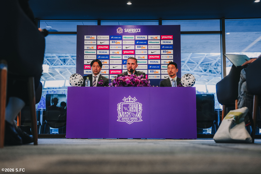 バルトシュ・ガウル監督就任会見