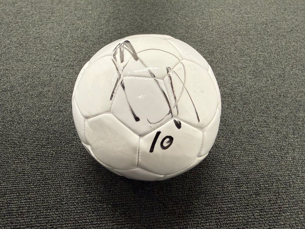 選手サイン入りボール 1名様