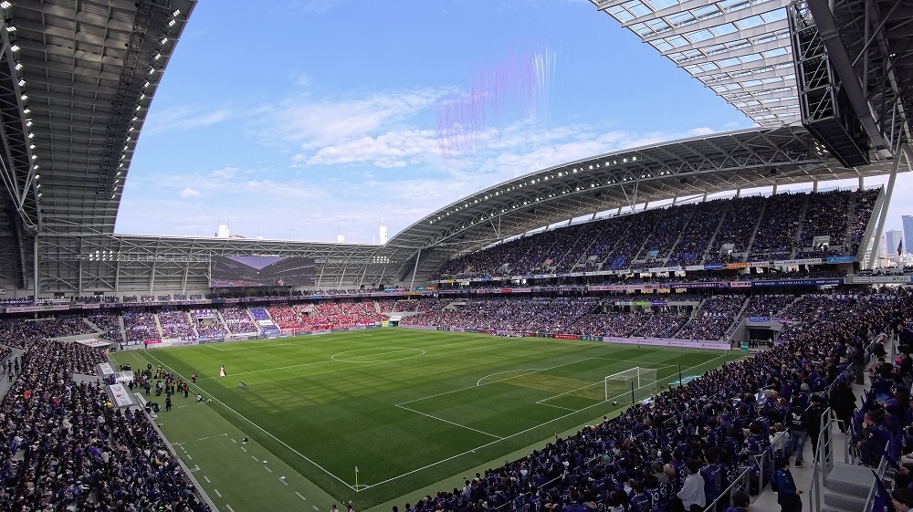 🎵 圧巻のオペラ上演とカラーパイロで開幕！