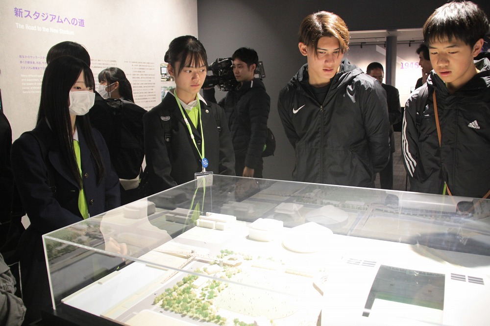 ① スタジアムツアーの実施