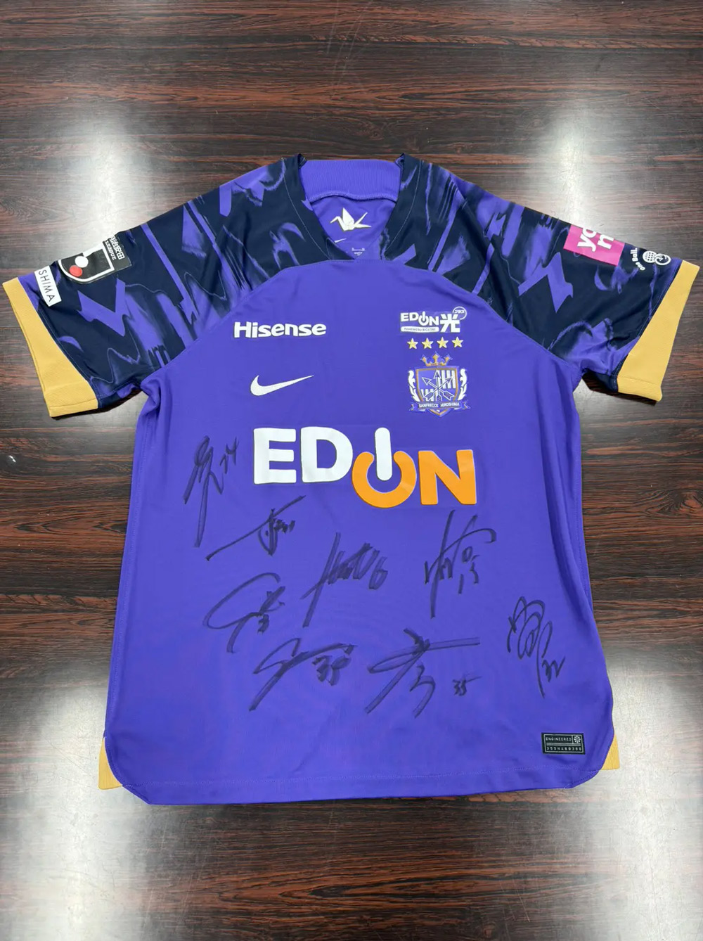 選手サイン入りユニフォーム