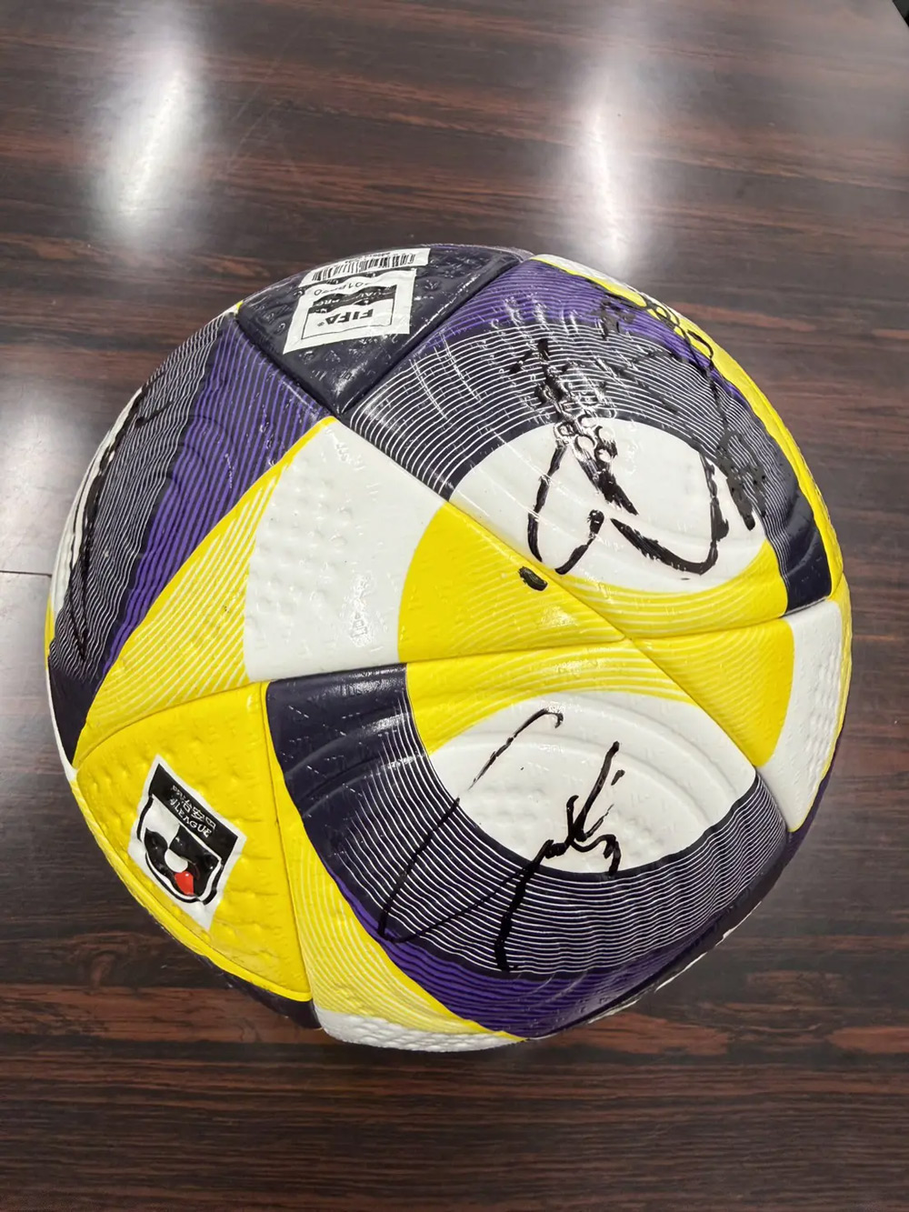 選手サイン入りボール